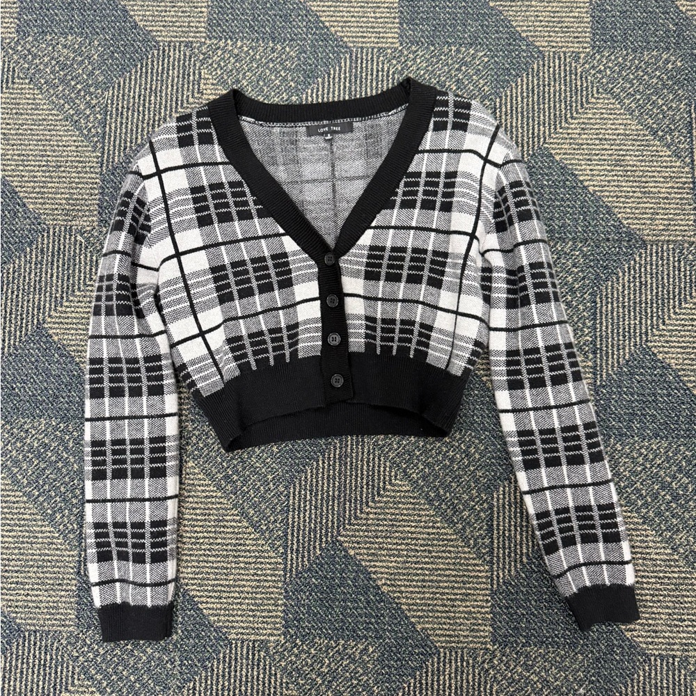 love tree cropped plaid cardigan sweater